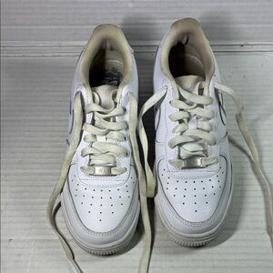 White Nike Sneakers SKU DH2920-111 USED (not box)
